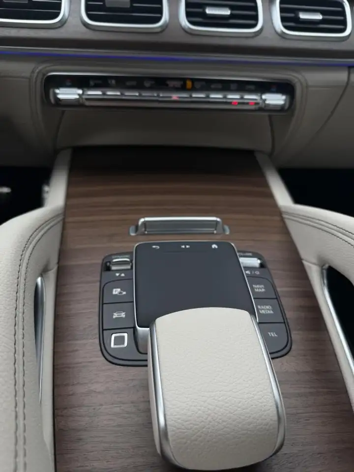 Mercedes-Benz GLS снимка Mercedes-Benz GLS