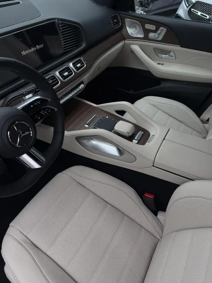 Mercedes-Benz GLS снимка Mercedes-Benz GLS