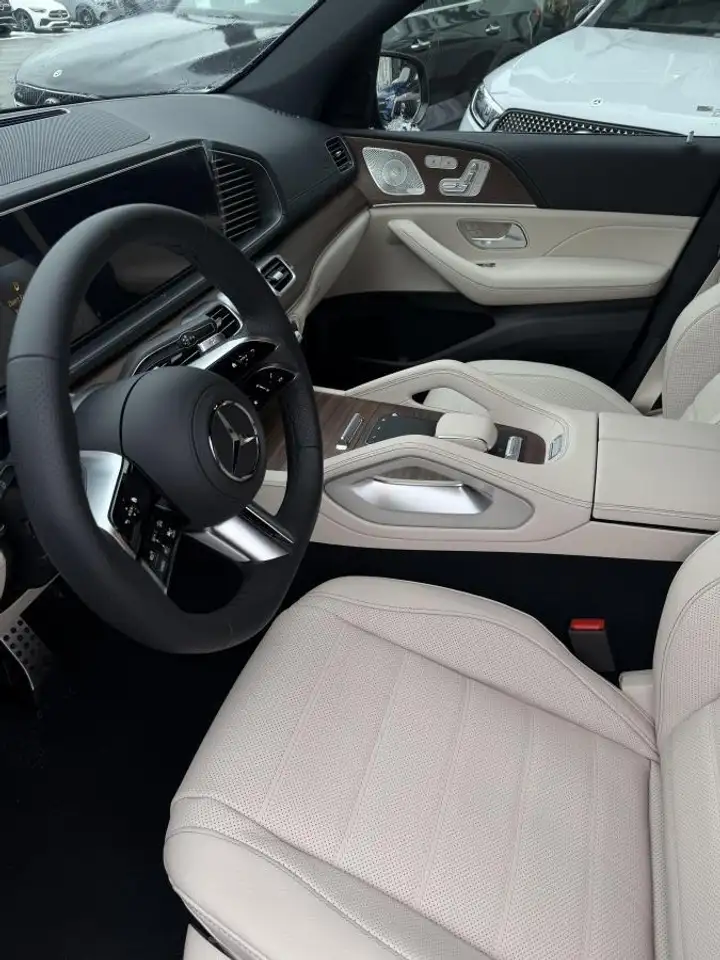 Mercedes-Benz GLS снимка Mercedes-Benz GLS