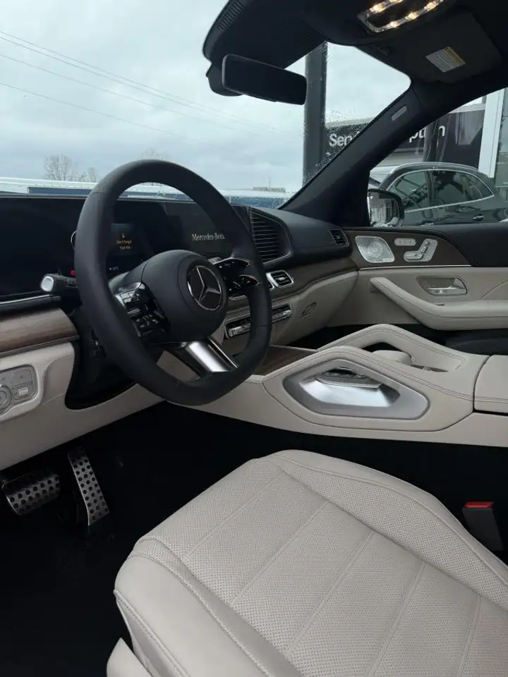 Mercedes-Benz GLS снимка Mercedes-Benz GLS