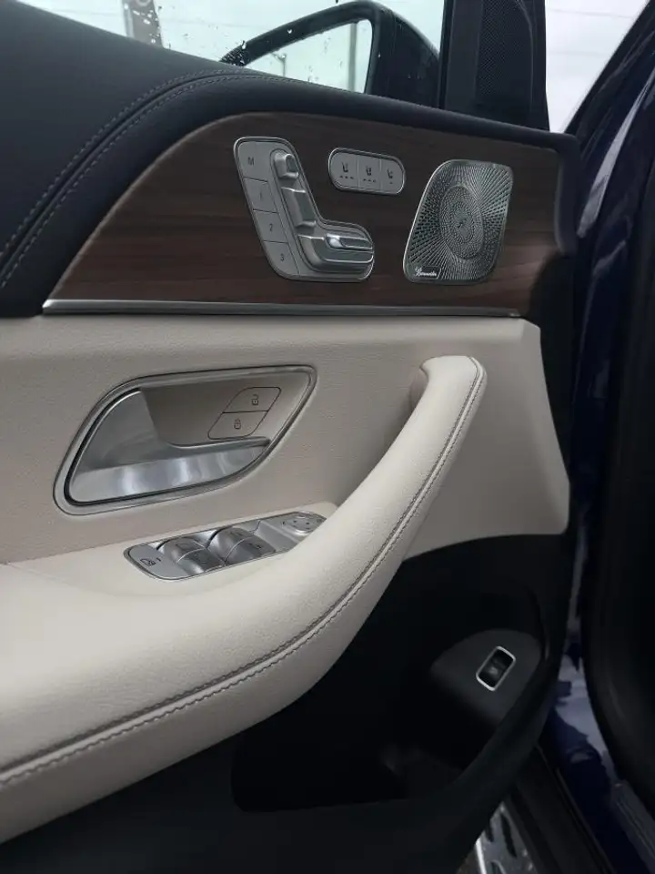 Mercedes-Benz GLS снимка Mercedes-Benz GLS