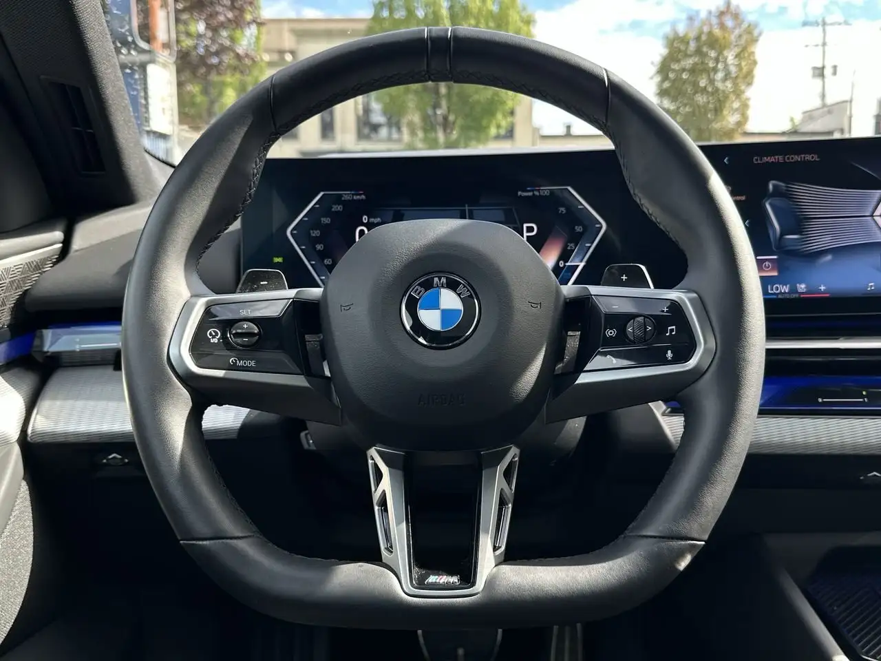 BMW 5 Series снимка BMW 5 Series