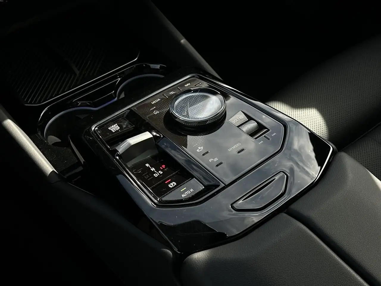 BMW 5 Series снимка BMW 5 Series