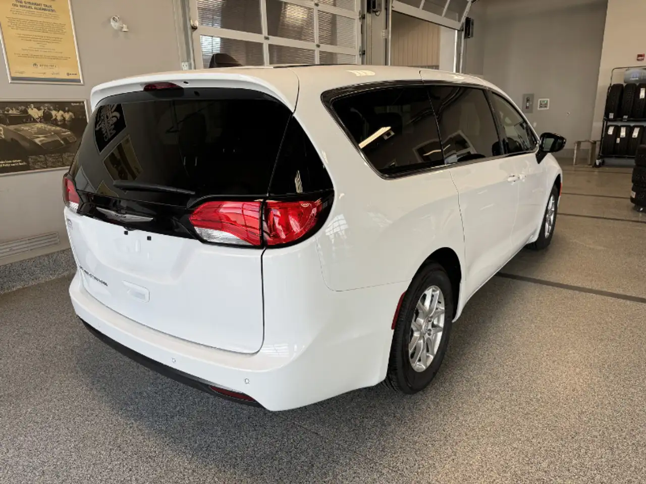 Chrysler Grand Caravan photo Chrysler Grand Caravan