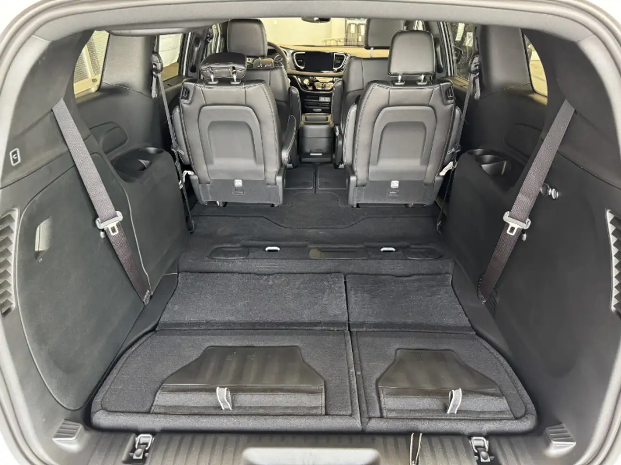 Chrysler Grand Caravan photo Chrysler Grand Caravan