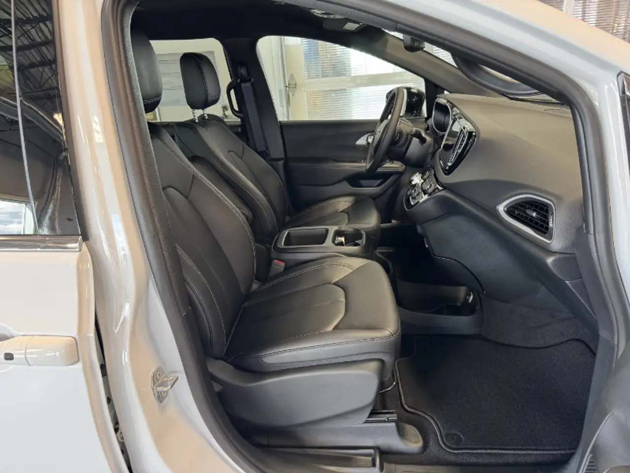 Chrysler Grand Caravan photo Chrysler Grand Caravan