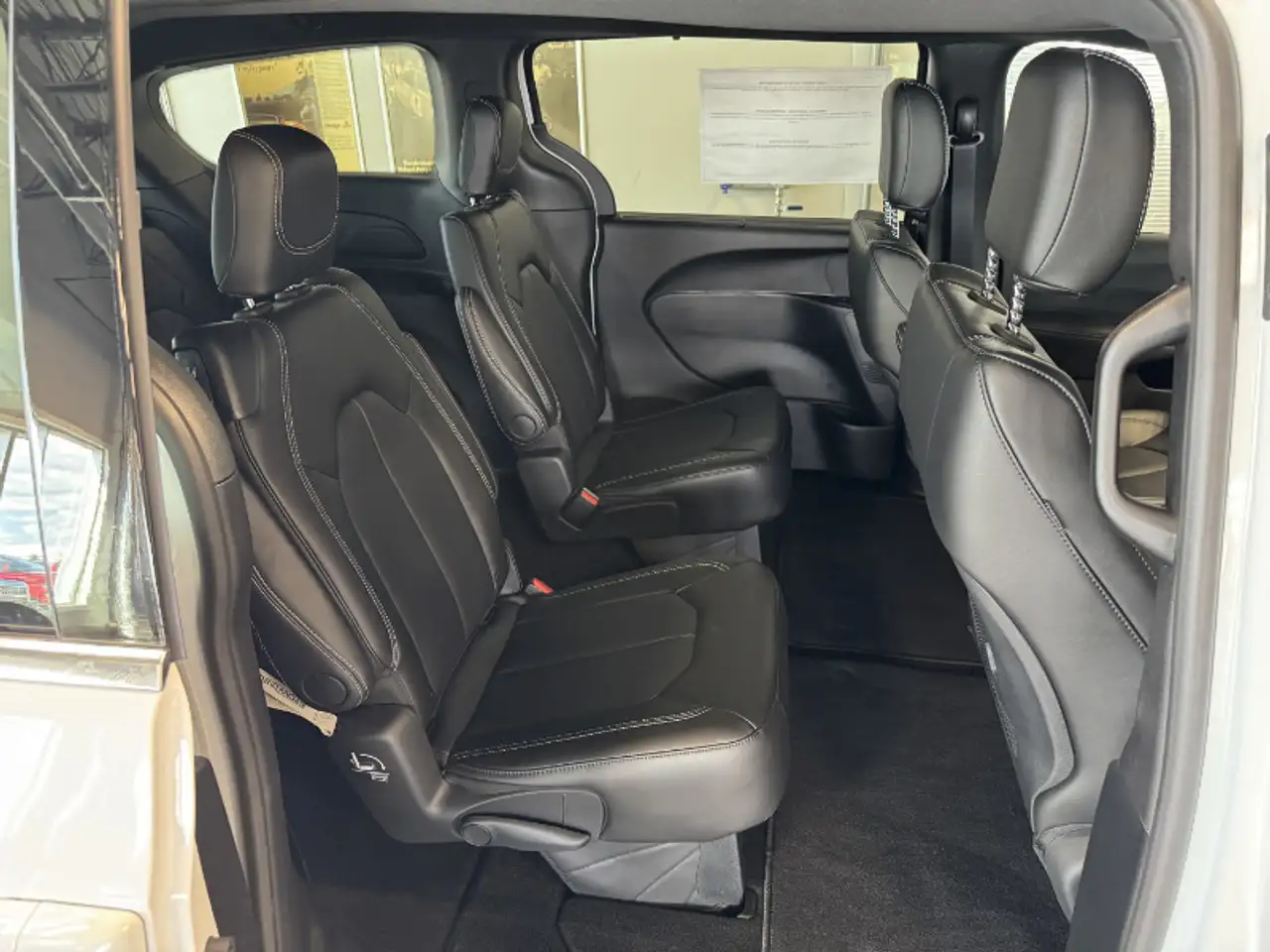 Chrysler Grand Caravan photo Chrysler Grand Caravan