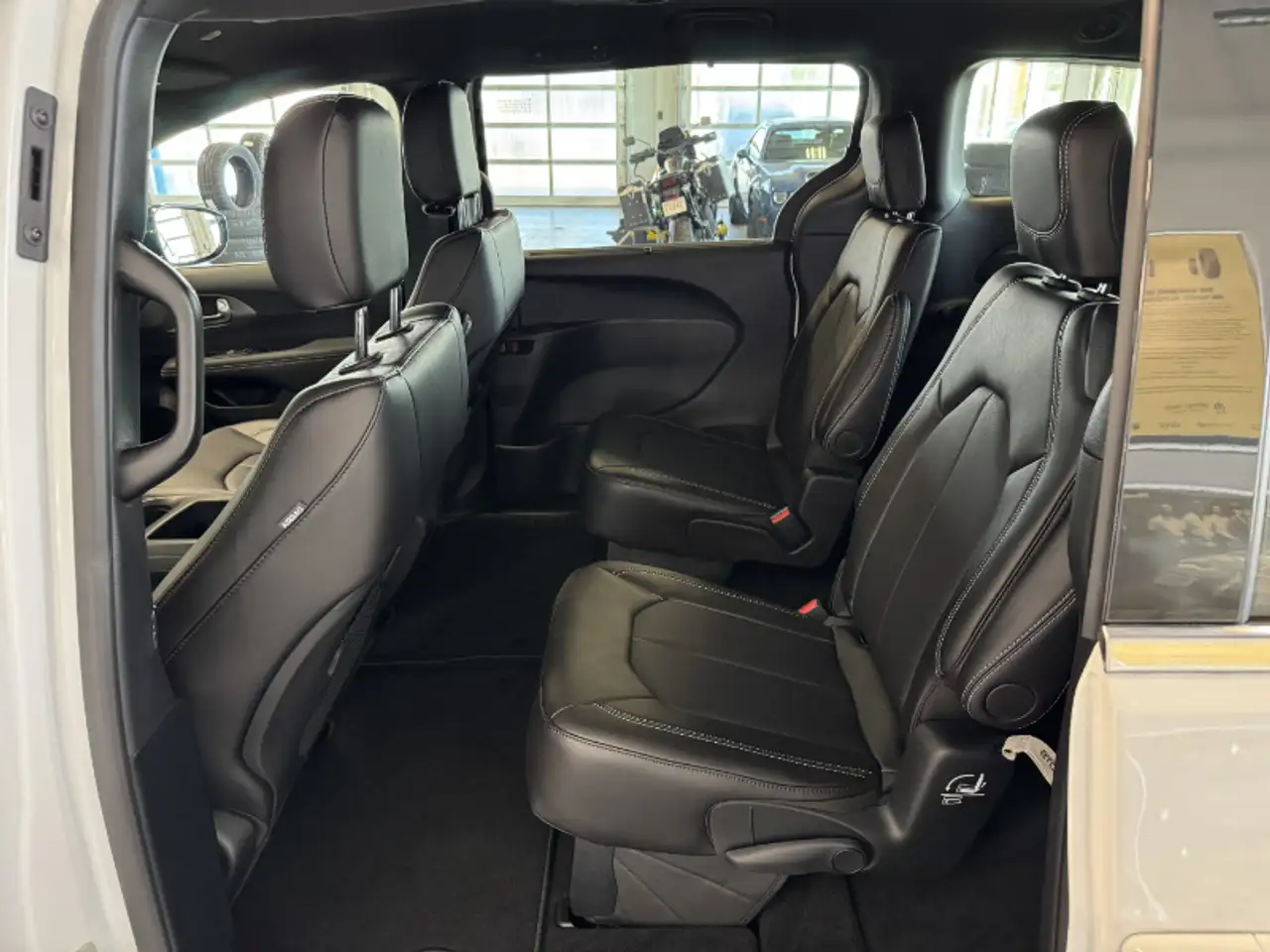 Chrysler Grand Caravan photo Chrysler Grand Caravan