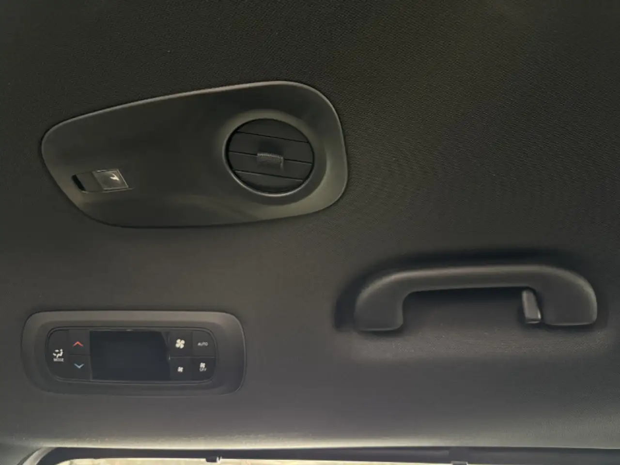Chrysler Grand Caravan photo Chrysler Grand Caravan