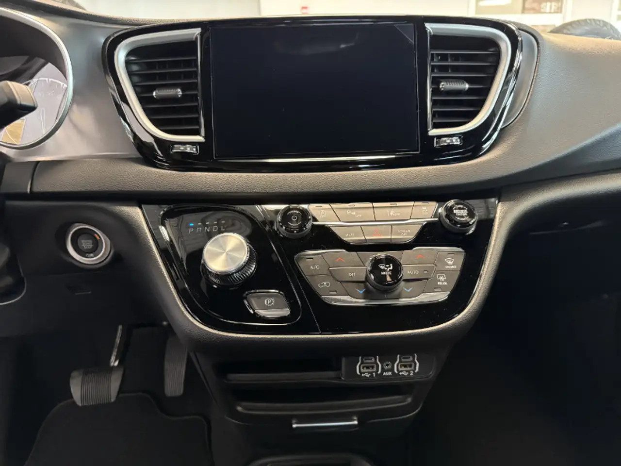 Chrysler Grand Caravan photo Chrysler Grand Caravan
