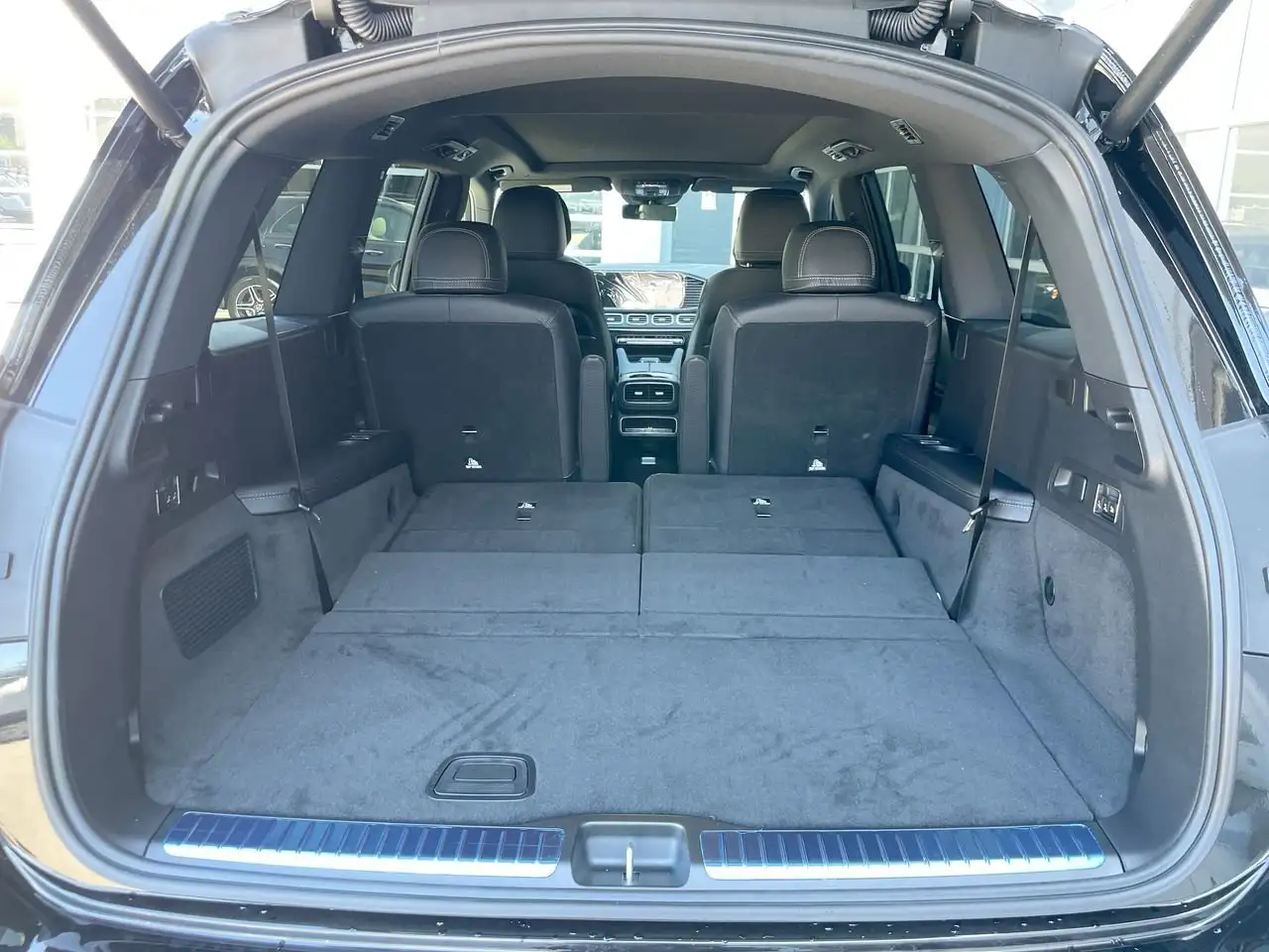 Mercedes-Benz GLS снимка Mercedes-Benz GLS