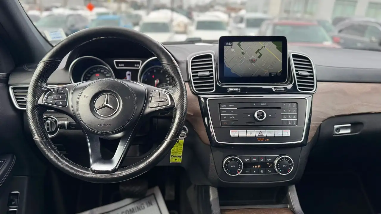 Mercedes-Benz GLS снимка Mercedes-Benz GLS