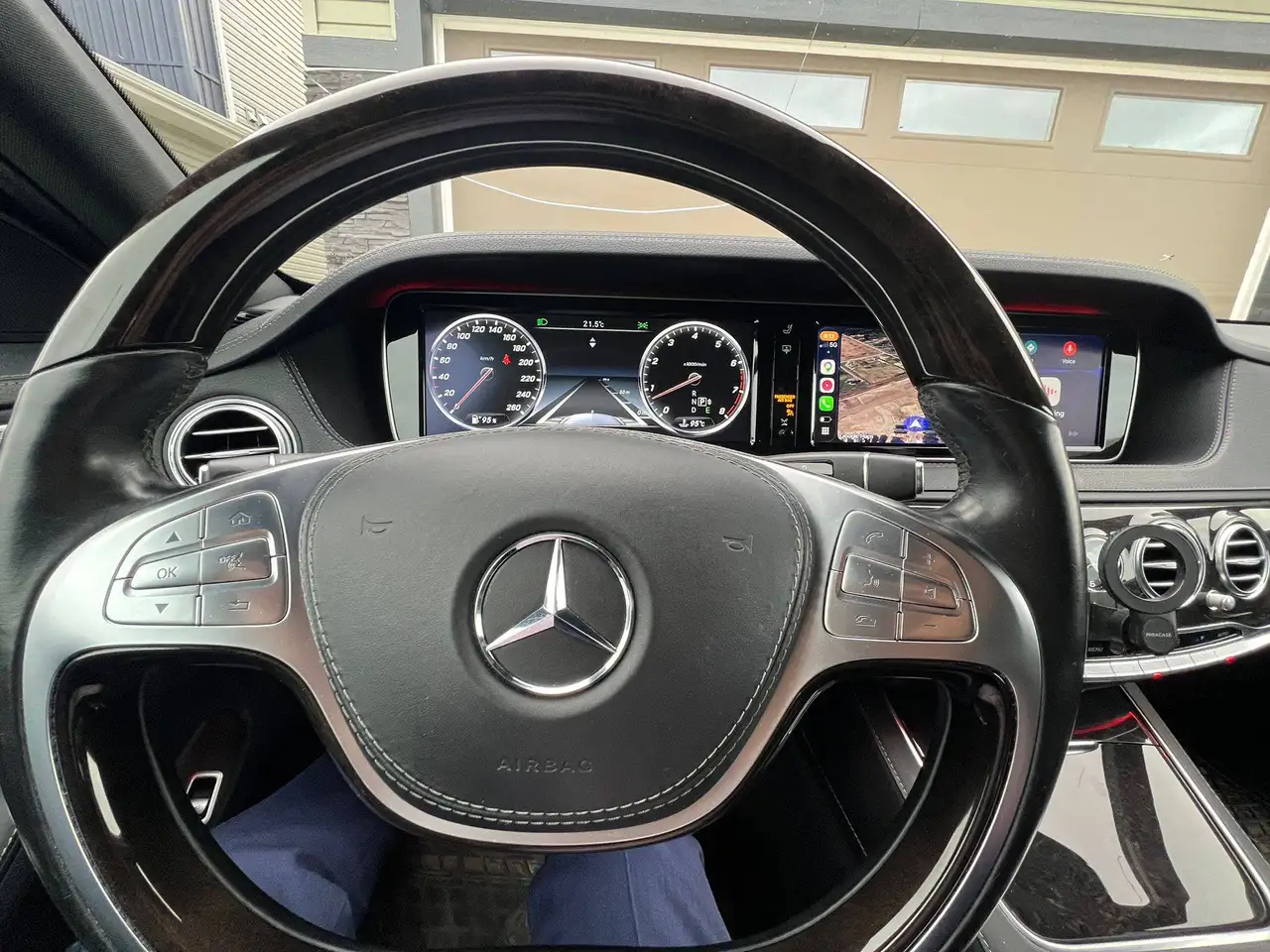 Mercedes-Benz S-Class снимка Mercedes-Benz S-Class