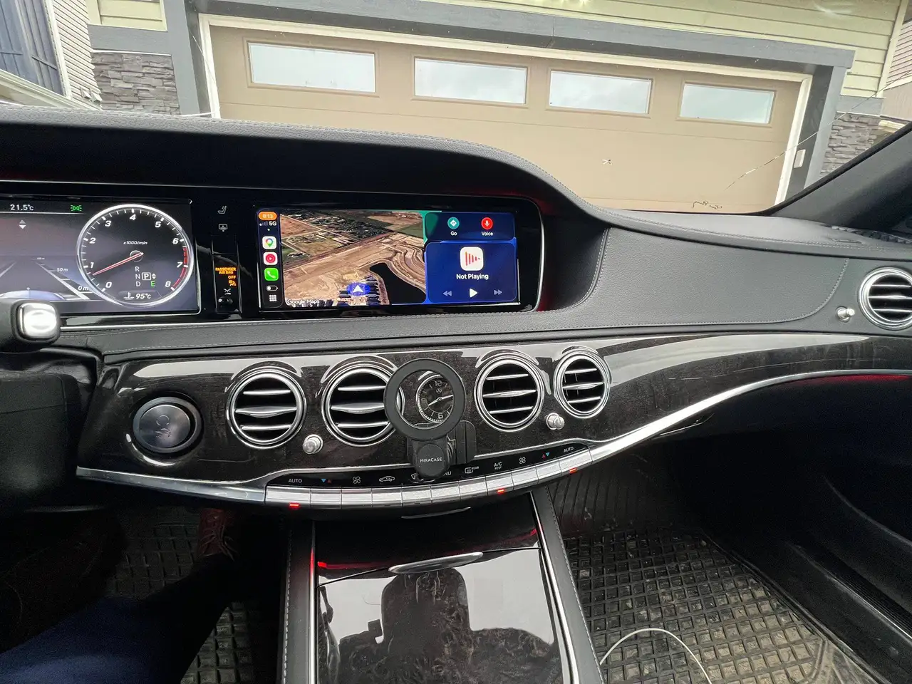 Mercedes-Benz S-Class снимка Mercedes-Benz S-Class