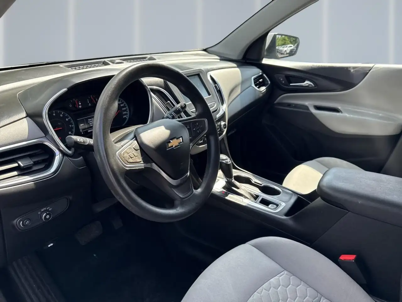 Chevrolet Equinox photo Chevrolet Equinox