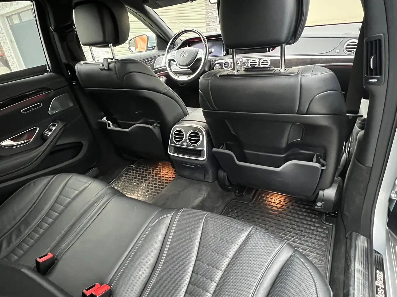 Mercedes-Benz S-Class снимка Mercedes-Benz S-Class