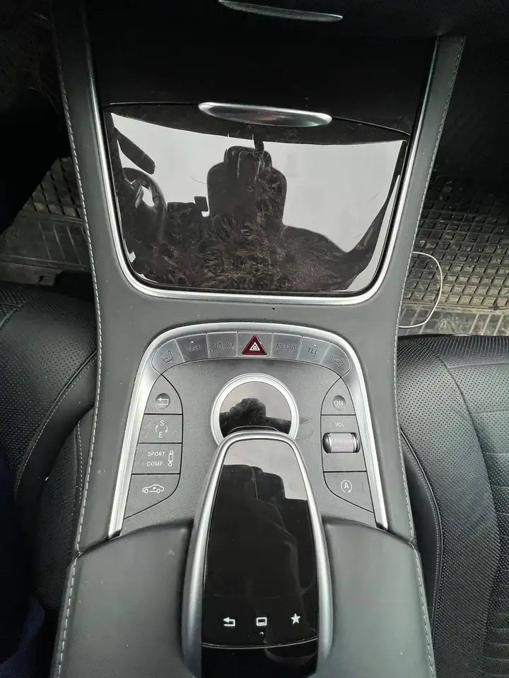 Mercedes-Benz S-Class снимка Mercedes-Benz S-Class