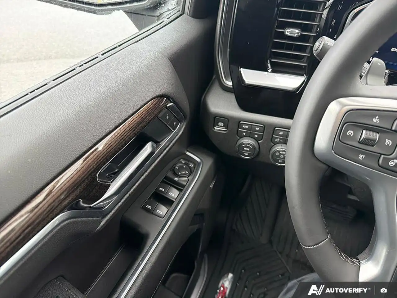 Chevrolet Silverado 1500 photo Chevrolet Silverado 1500