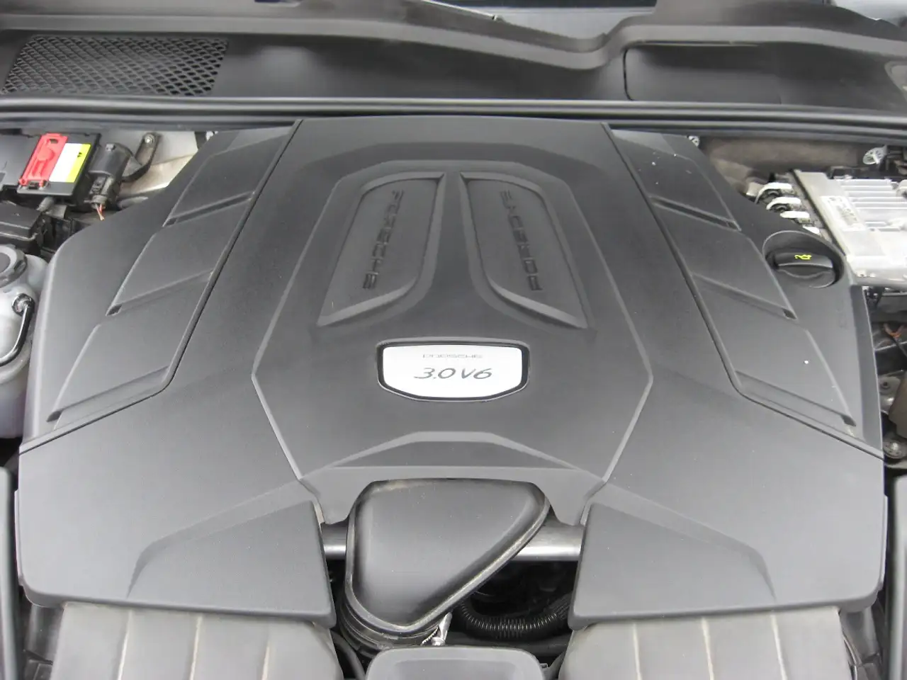Porsche Cayenne снимка Porsche Cayenne