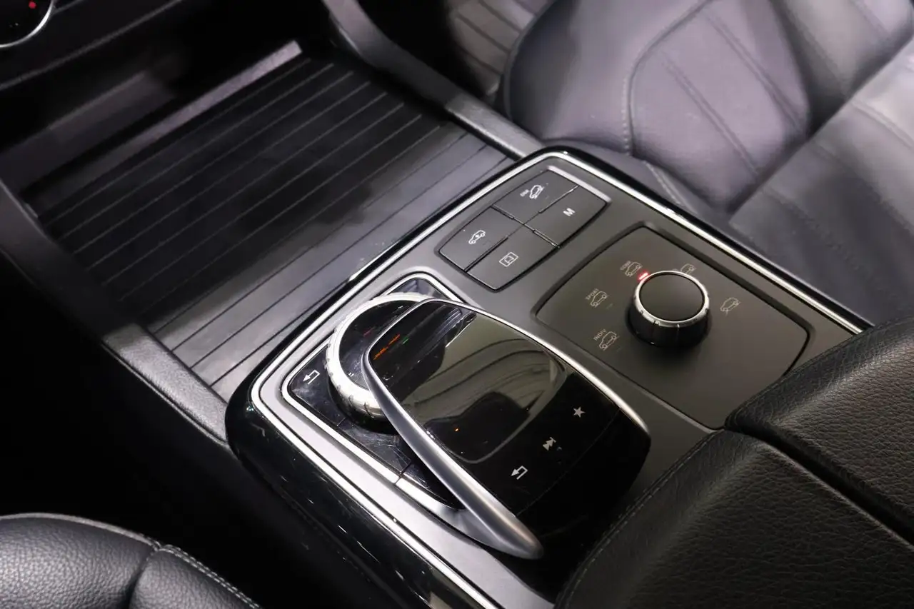 Mercedes-Benz GLS снимка Mercedes-Benz GLS