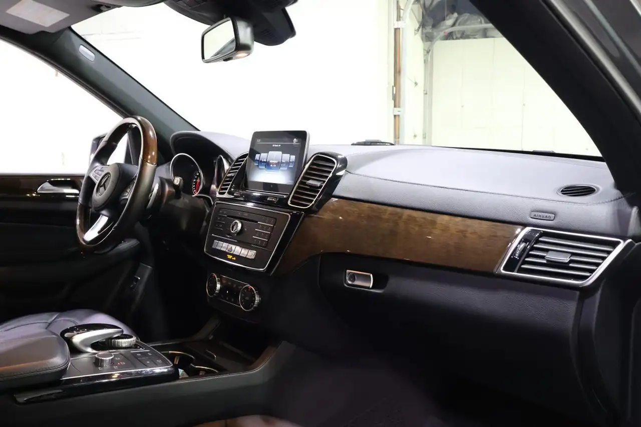 Mercedes-Benz GLS снимка Mercedes-Benz GLS