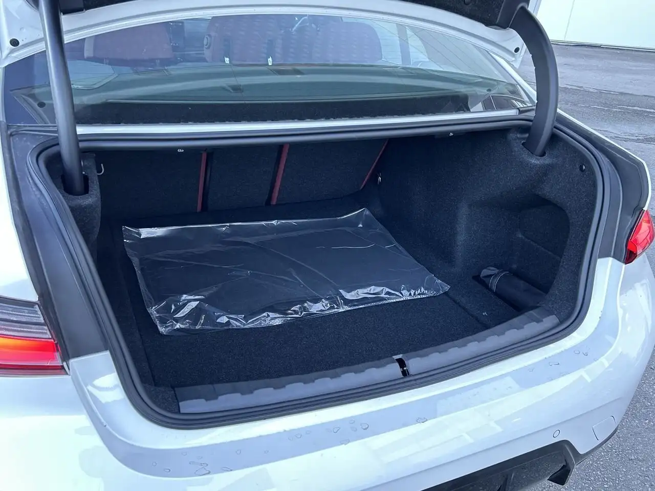 BMW 3 Series снимка BMW 3 Series