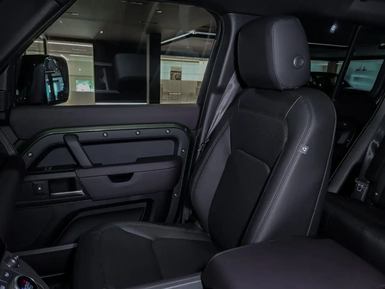 Land Rover Defender photo Land Rover Defender
