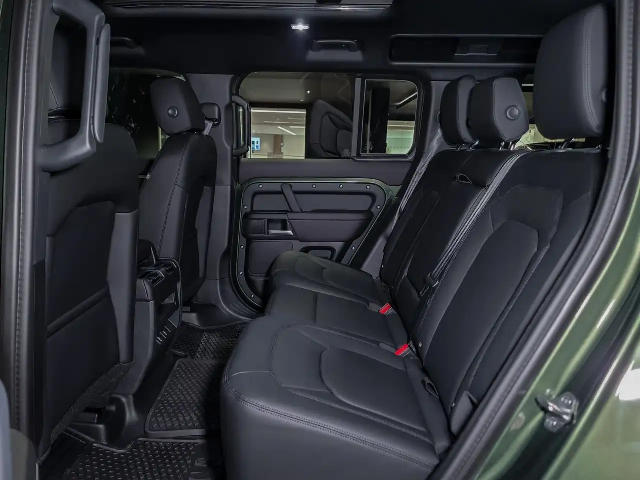 Land Rover Defender photo Land Rover Defender