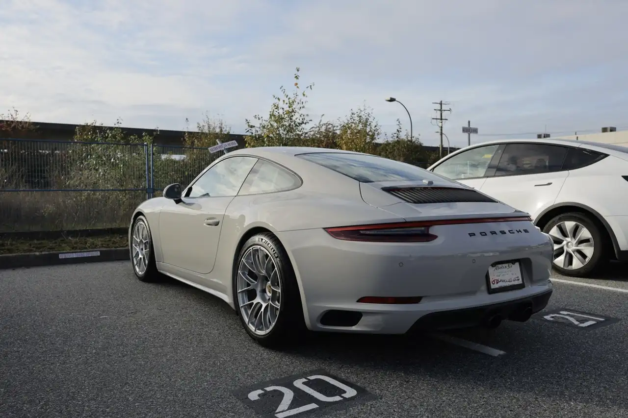 Porsche 911 снимка Porsche 911