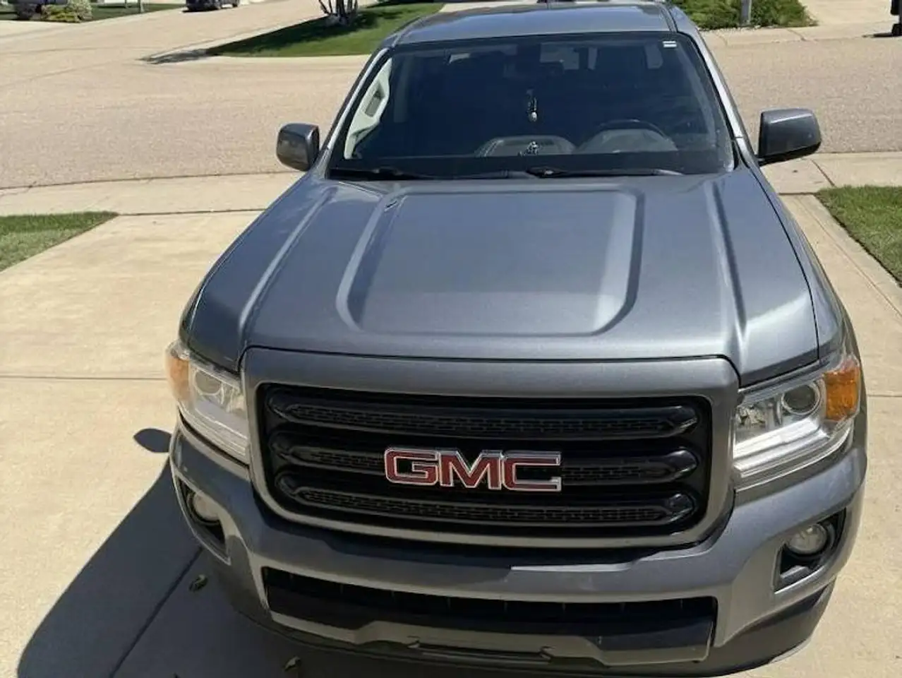 GMC Canyon photo GMC Canyon