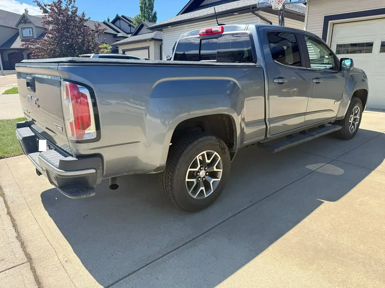 GMC Canyon photo GMC Canyon