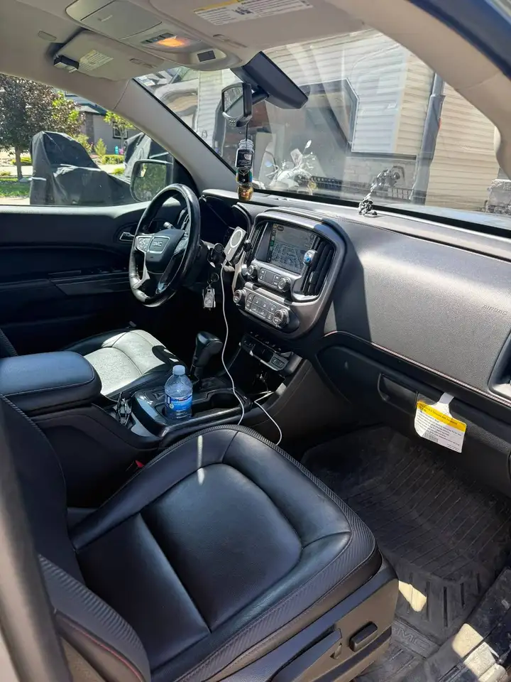 GMC Canyon photo GMC Canyon