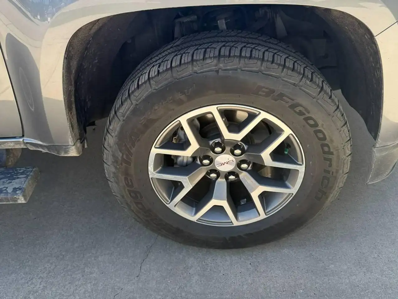 GMC Canyon photo GMC Canyon