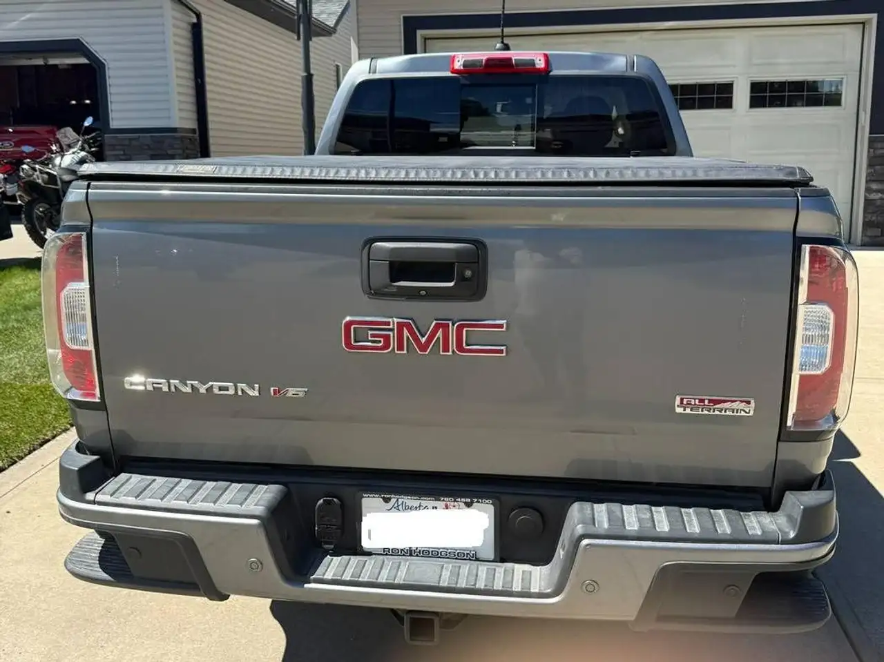 GMC Canyon photo GMC Canyon