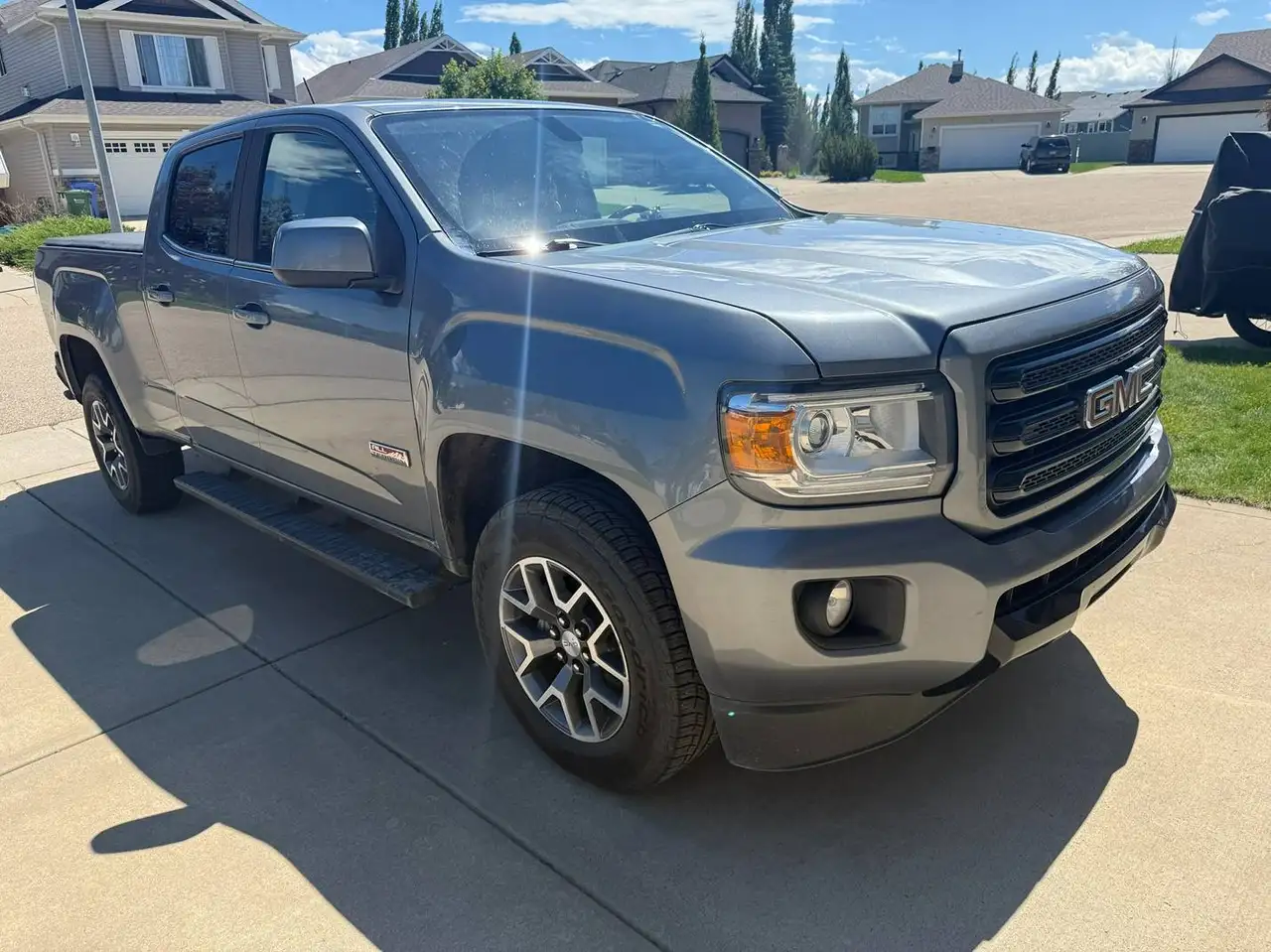 GMC Canyon photo GMC Canyon