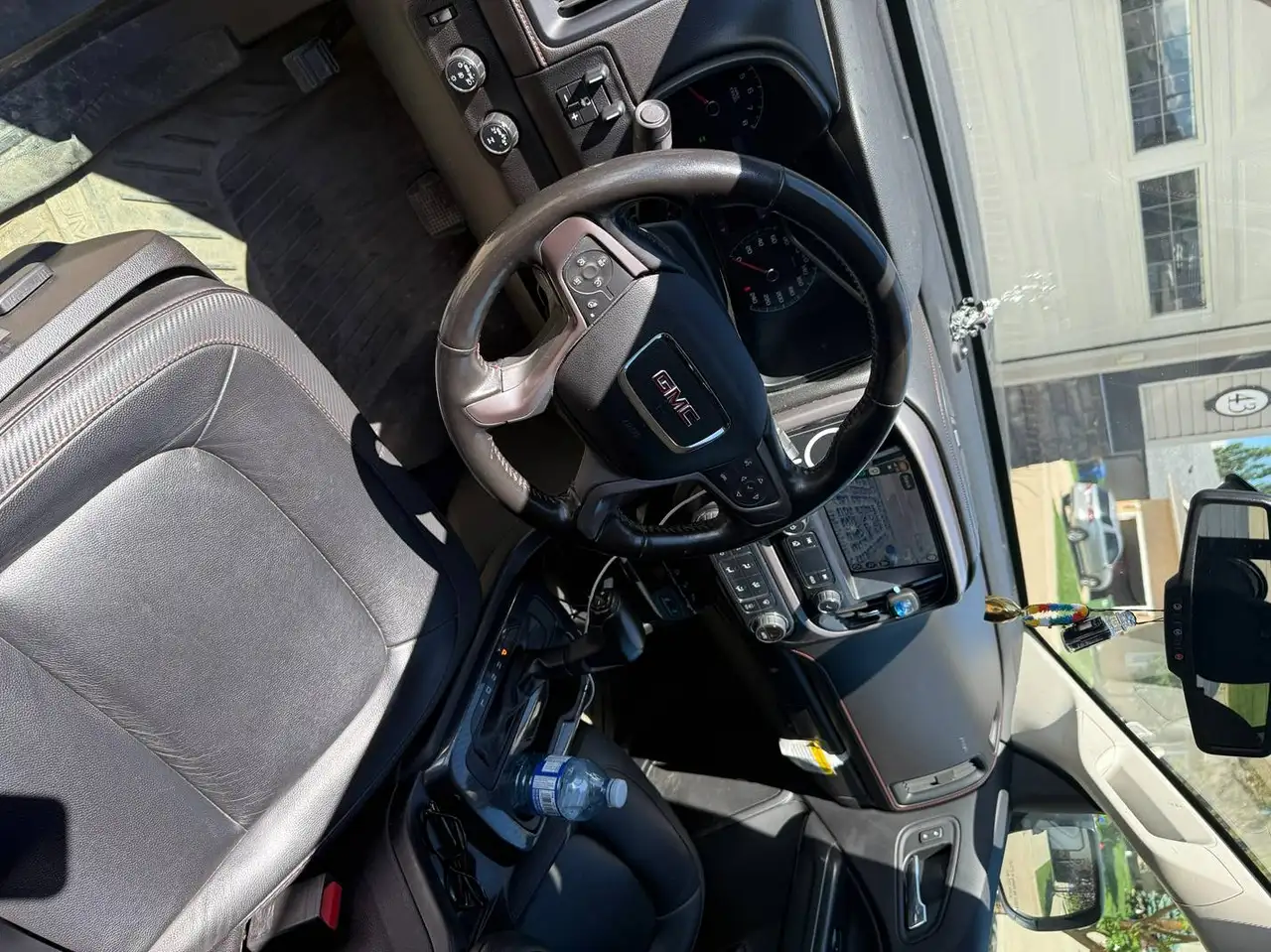 GMC Canyon photo GMC Canyon