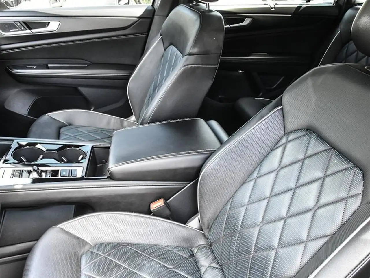 Volkswagen Atlas photo Volkswagen Atlas
