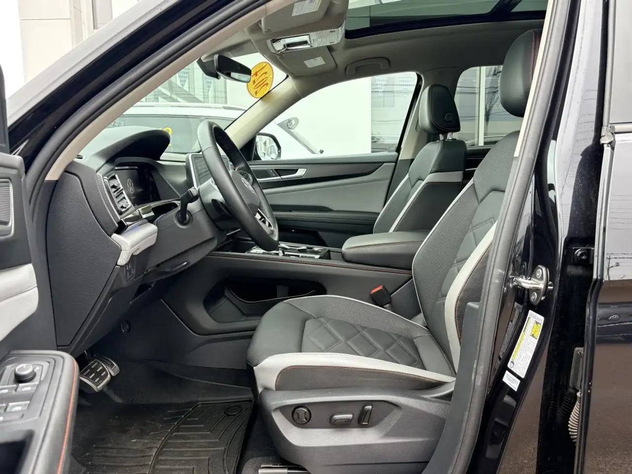Volkswagen Atlas photo Volkswagen Atlas