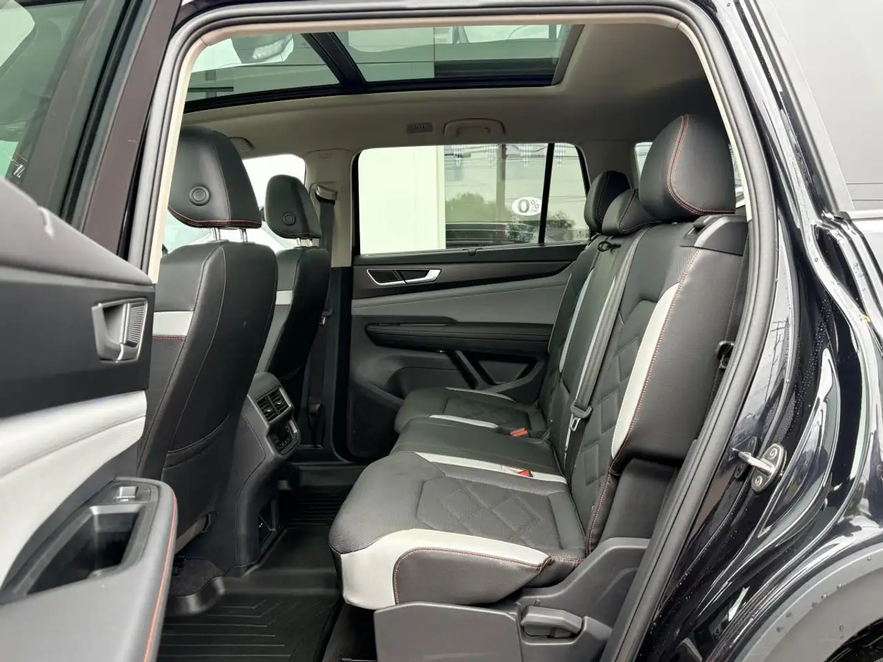 Volkswagen Atlas photo Volkswagen Atlas