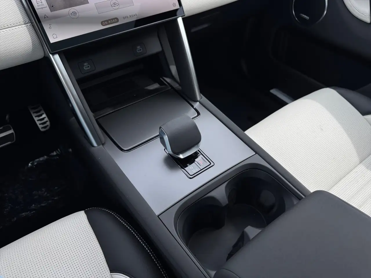 Land Rover Discovery Sport снимка Land Rover Discovery Sport
