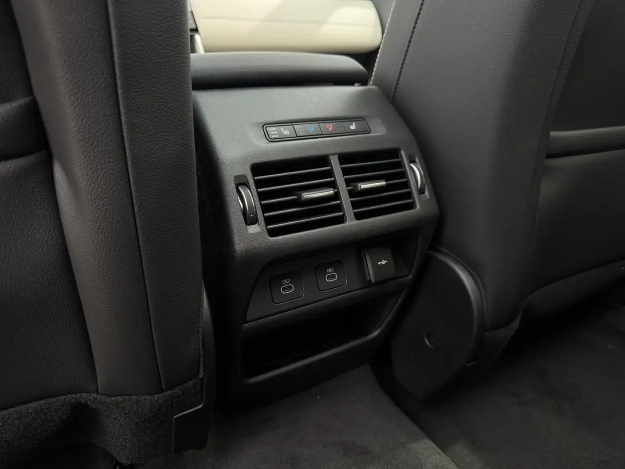Land Rover Discovery Sport снимка Land Rover Discovery Sport