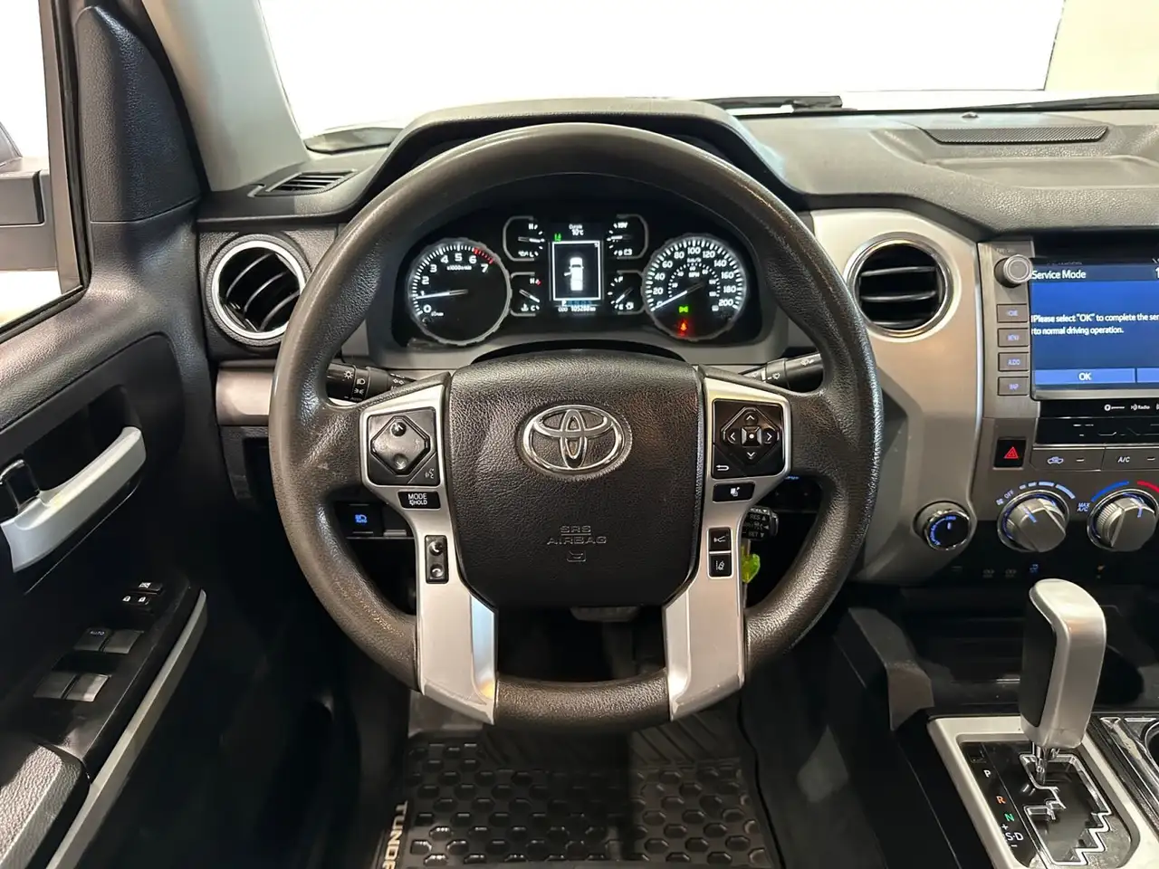 Toyota Tundra снимка Toyota Tundra