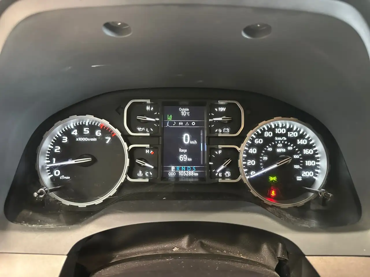 Toyota Tundra снимка Toyota Tundra