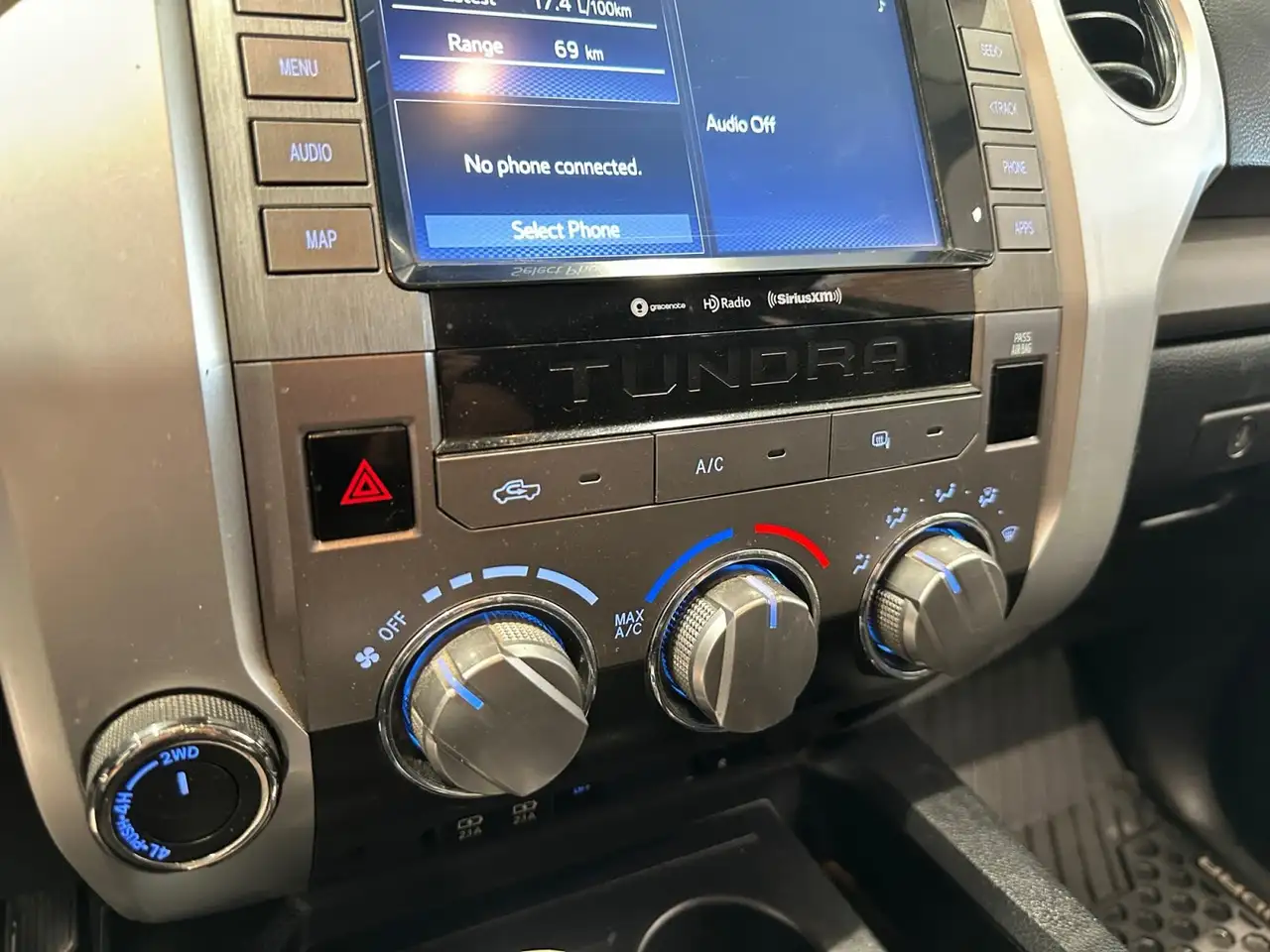 Toyota Tundra снимка Toyota Tundra