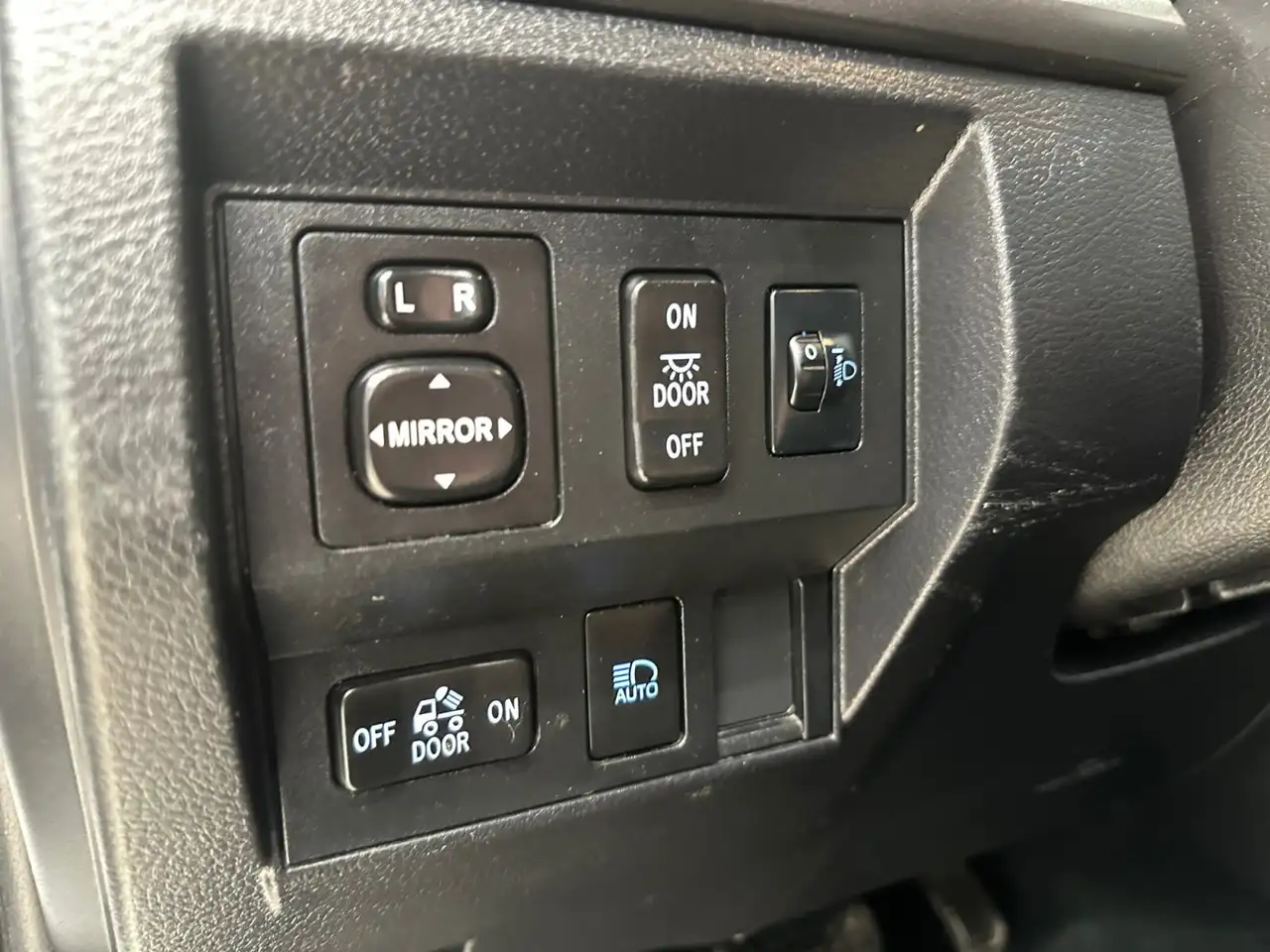 Toyota Tundra снимка Toyota Tundra