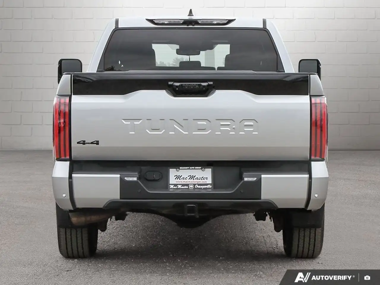Toyota Tundra снимка Toyota Tundra