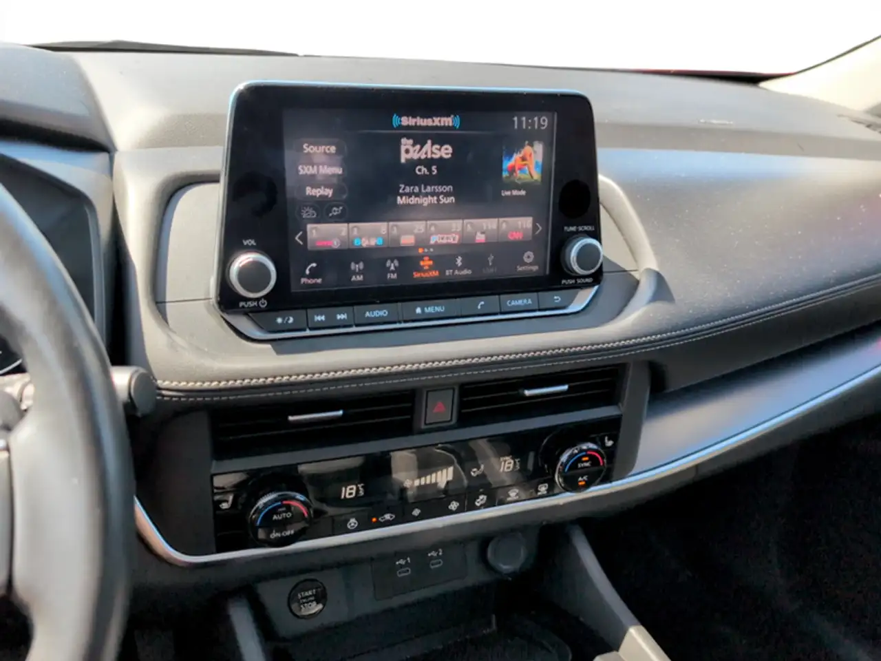 Nissan Rogue снимка Nissan Rogue