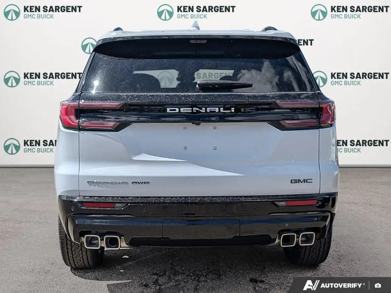 GMC Acadia снимка GMC Acadia