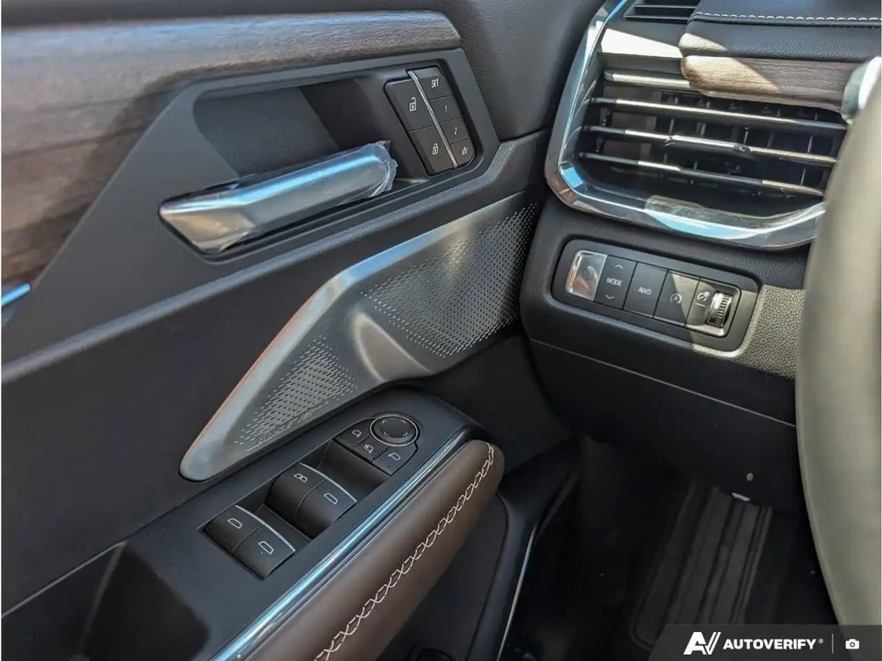 GMC Acadia снимка GMC Acadia