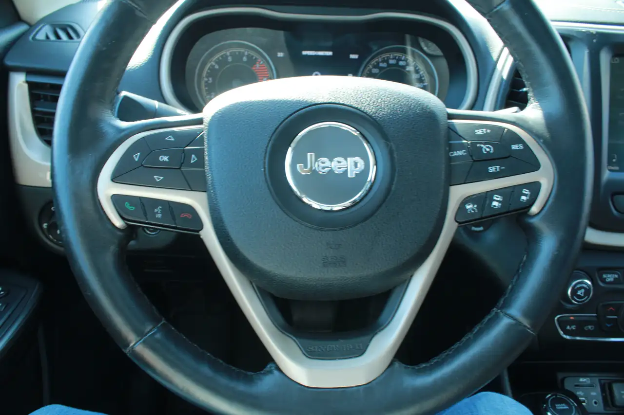 Jeep Cherokee photo Jeep Cherokee